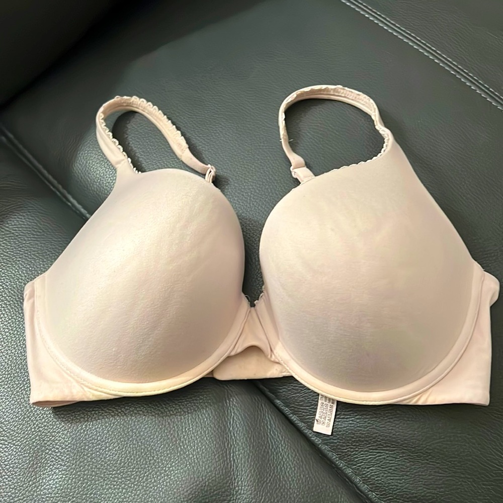 Victoria Secret Body by Victoria Convertible Bra.